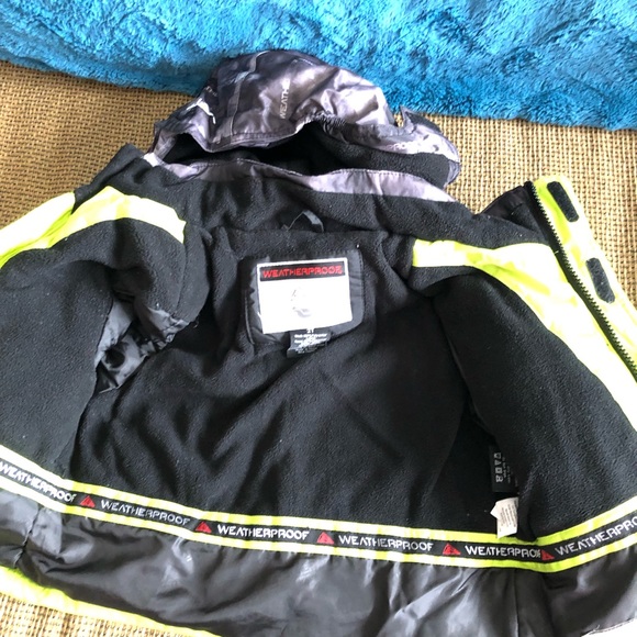 Boys Coat - Picture 2 of 4